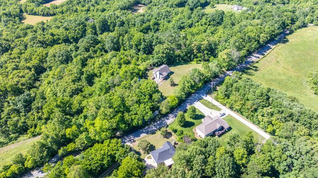 2161 Garner Rd, Mount Pleasant, TN 38474