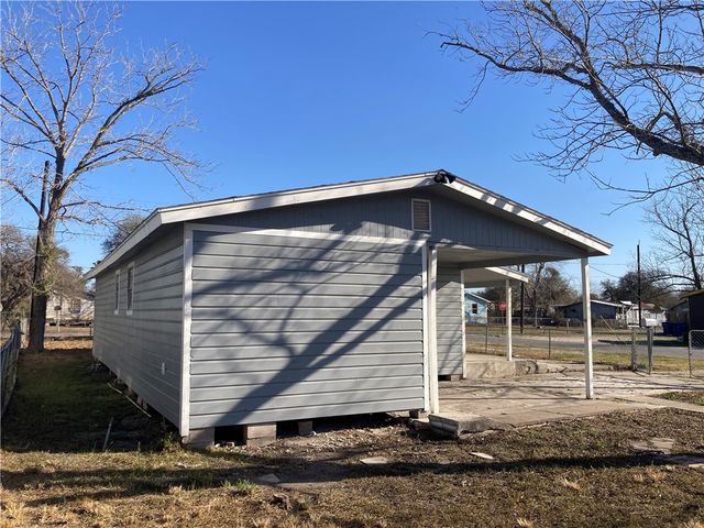 600 W Saint Marys St, Mathis, TX 78368
