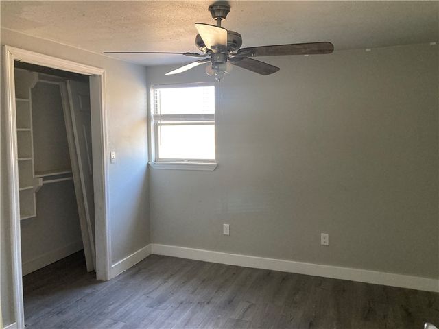 600 W Saint Marys St, Mathis, TX 78368