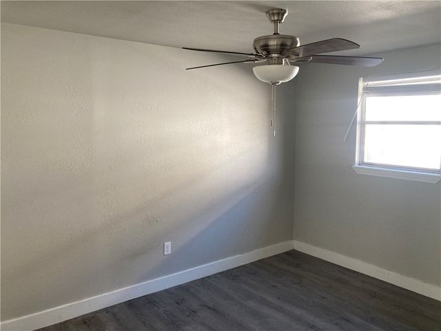 600 W Saint Marys St, Mathis, TX 78368