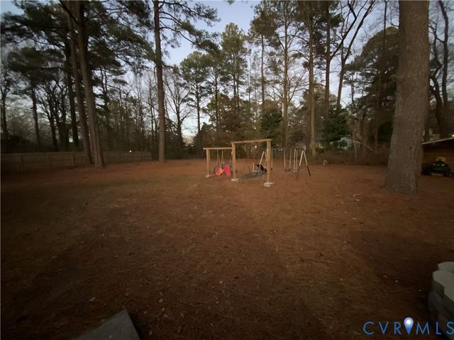 202 Huger Ct, Sandston, VA 23150