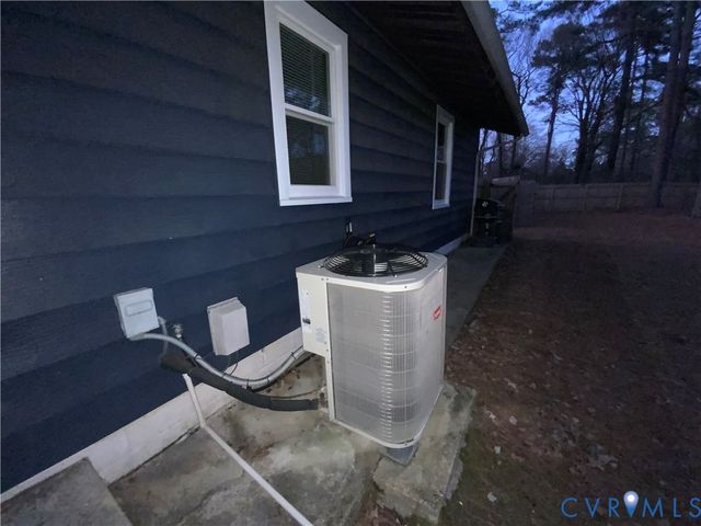 202 Huger Ct, Sandston, VA 23150