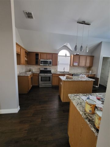 7711 Rochester Lane, Arlington, TX 76002