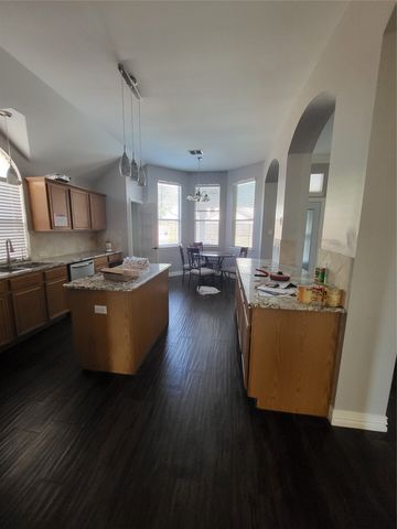 7711 Rochester Lane, Arlington, TX 76002