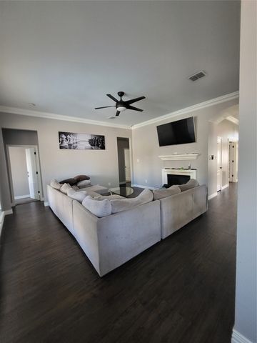7711 Rochester Lane, Arlington, TX 76002