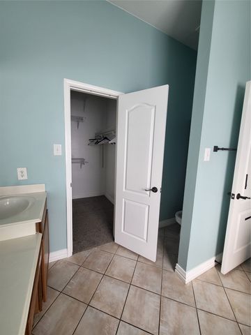 7711 Rochester Lane, Arlington, TX 76002