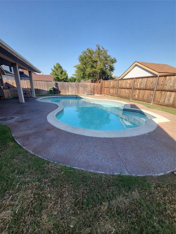 7711 Rochester Lane, Arlington, TX 76002