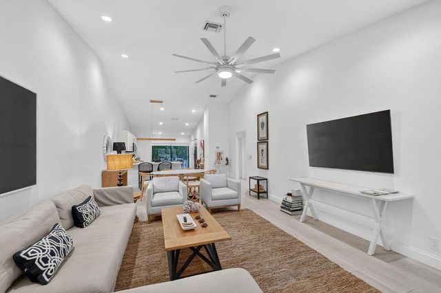 2904 Spanish Trail, Delray Beach, FL 33483