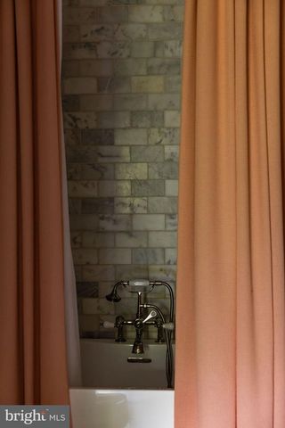5848 ASPEN WOOD CT, Mclean, VA 22101
