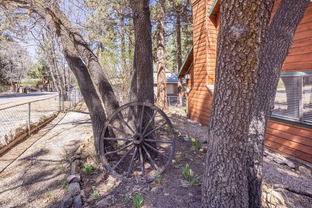 265 Cedar Lane, Sugarloaf, CA 92386