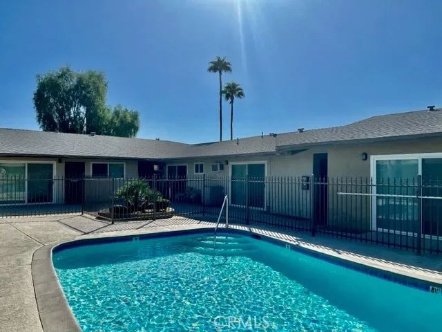 685 E Vista Chino C, Palm Springs, CA 92262