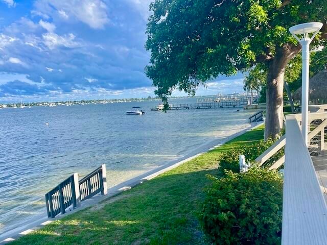 5600 N Flagler Drive 604, West Palm Beach, FL 33407