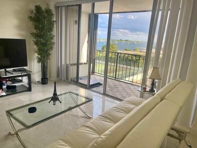 5600 N Flagler Drive 604, West Palm Beach, FL 33407