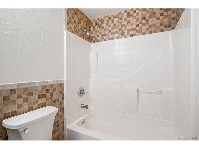 9 Elizabeth Ct, Longmont, CO 80501