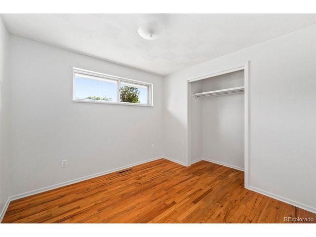 9 Elizabeth Ct, Longmont, CO 80501