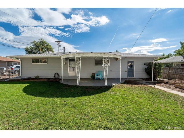9 Elizabeth Ct, Longmont, CO 80501
