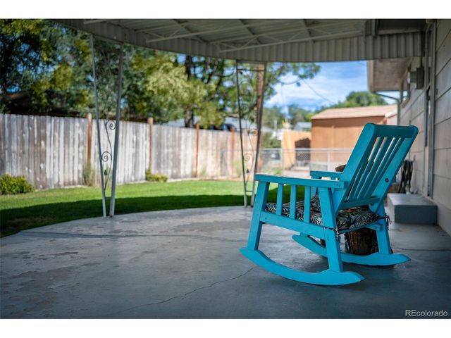 9 Elizabeth Ct, Longmont, CO 80501