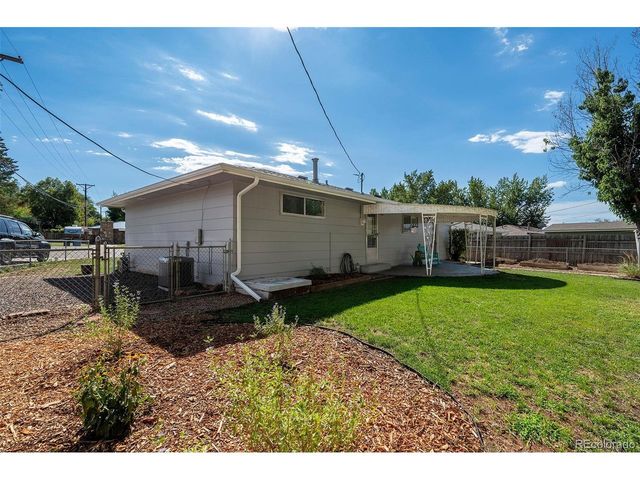 9 Elizabeth Ct, Longmont, CO 80501
