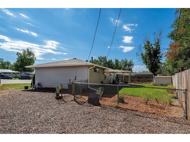 9 Elizabeth Ct, Longmont, CO 80501