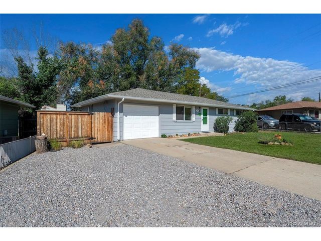 9 Elizabeth Ct, Longmont, CO 80501
