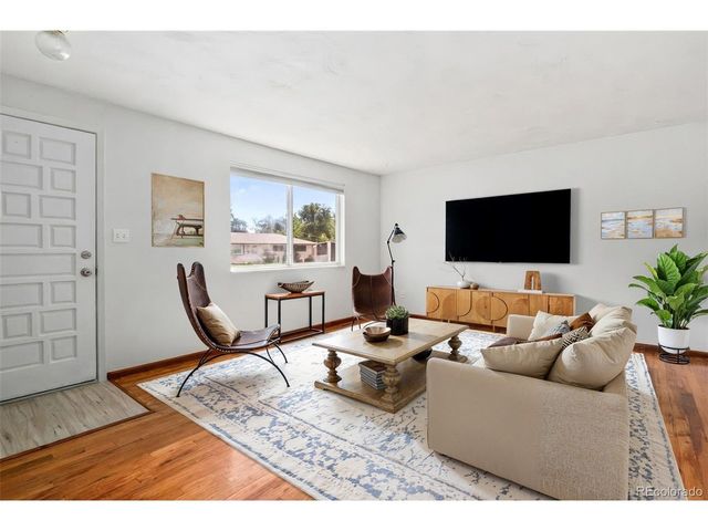 9 Elizabeth Ct, Longmont, CO 80501