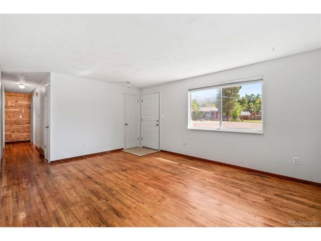 9 Elizabeth Ct, Longmont, CO 80501