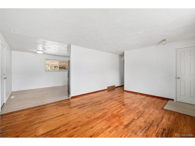 9 Elizabeth Ct, Longmont, CO 80501