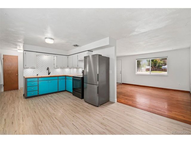 9 Elizabeth Ct, Longmont, CO 80501