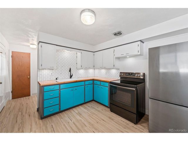 9 Elizabeth Ct, Longmont, CO 80501