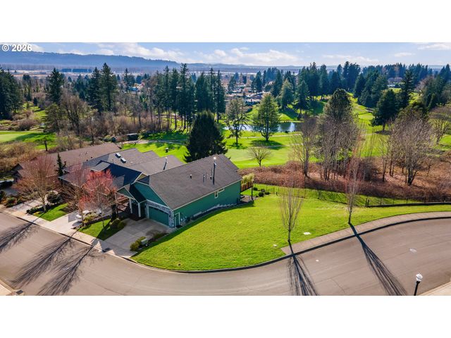 925 FAIRWAY Dr, Washougal, WA 98671