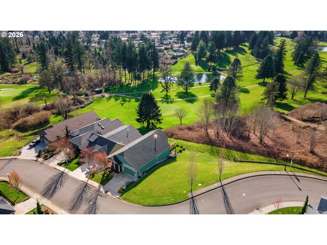 925 FAIRWAY Dr, Washougal, WA 98671
