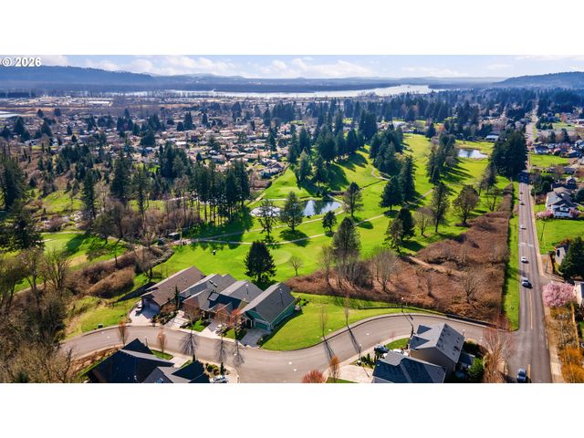 925 FAIRWAY Dr, Washougal, WA 98671