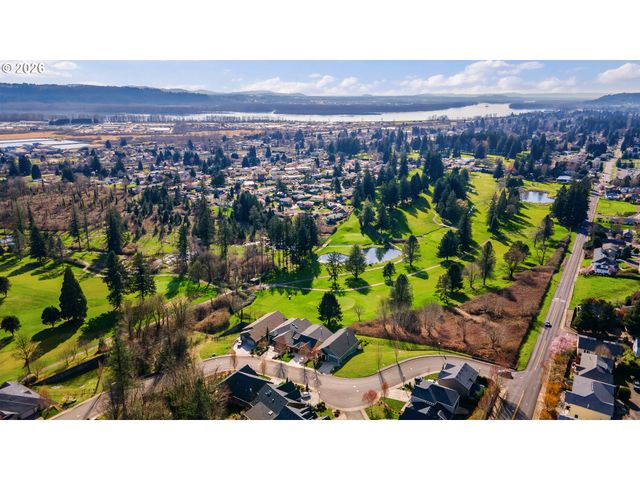925 FAIRWAY Dr, Washougal, WA 98671