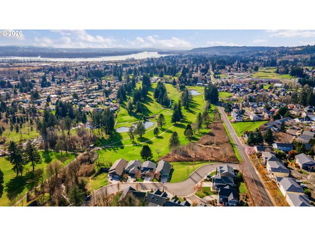 925 FAIRWAY Dr, Washougal, WA 98671