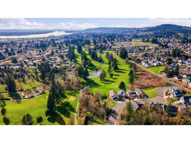 925 FAIRWAY Dr, Washougal, WA 98671