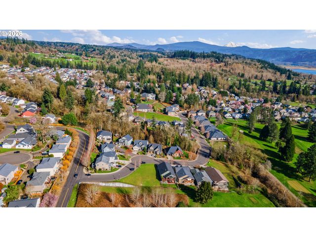 925 FAIRWAY Dr, Washougal, WA 98671