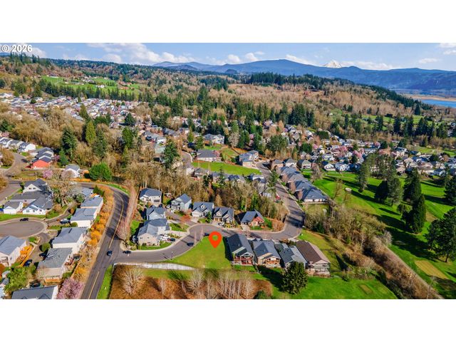 925 FAIRWAY Dr, Washougal, WA 98671