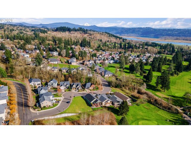 925 FAIRWAY Dr, Washougal, WA 98671