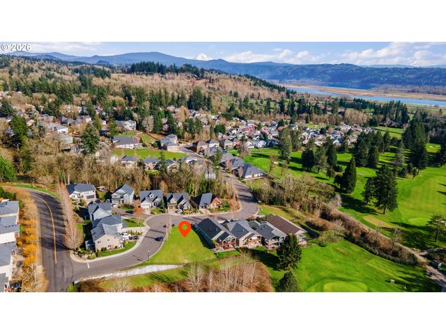 925 FAIRWAY Dr, Washougal, WA 98671