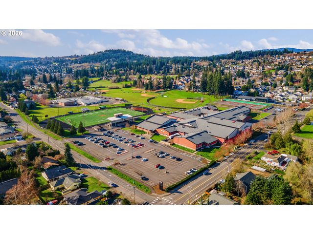 925 FAIRWAY Dr, Washougal, WA 98671