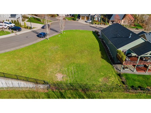 925 FAIRWAY Dr, Washougal, WA 98671