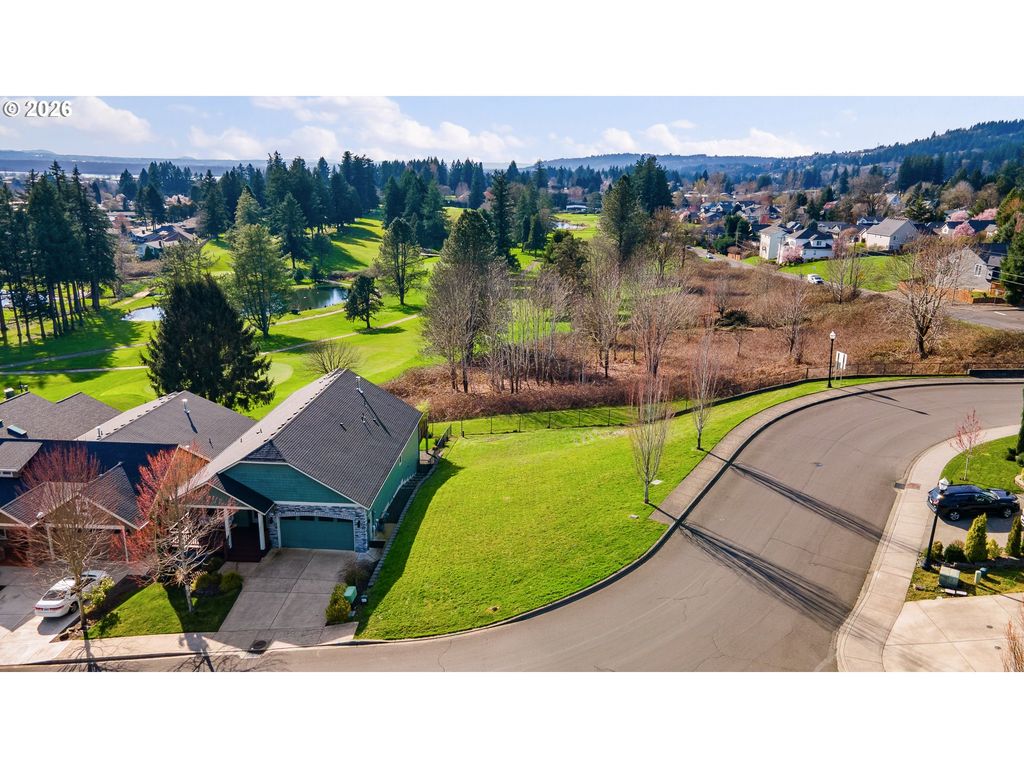 925 FAIRWAY Dr, Washougal, WA 98671