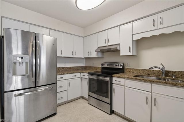 1634 E Ocean View Ave Apt 2B, Norfolk, VA 23503