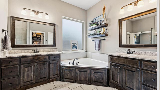 9787 Soaring Hawk Drive, Bentonville, AR 72713