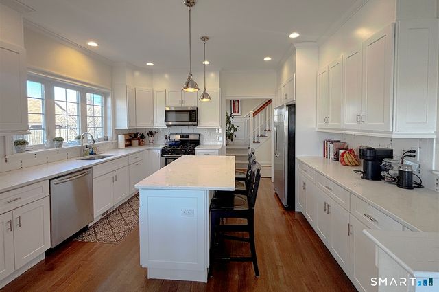 860 Oldfield Road, Fairfield, CT 06824