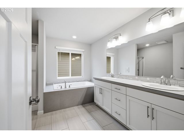 1644 37TH Ave, Forest Grove, OR 97116