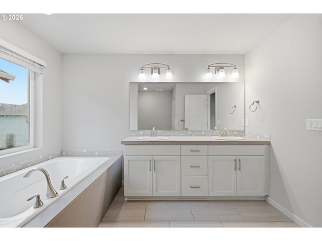 1644 37TH Ave, Forest Grove, OR 97116