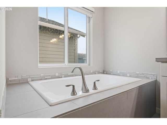 1644 37TH Ave, Forest Grove, OR 97116