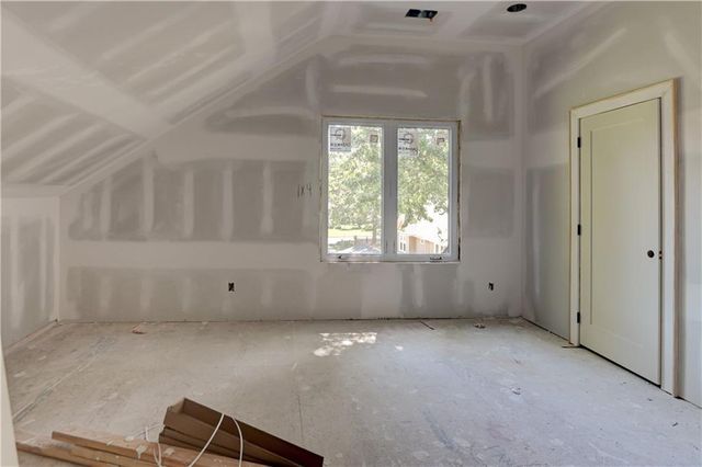 2710 W 49th Street, Westwood, KS 66205