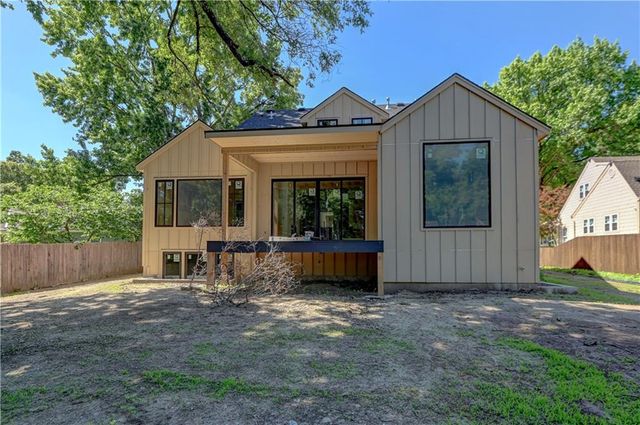 2710 W 49th Street, Westwood, KS 66205